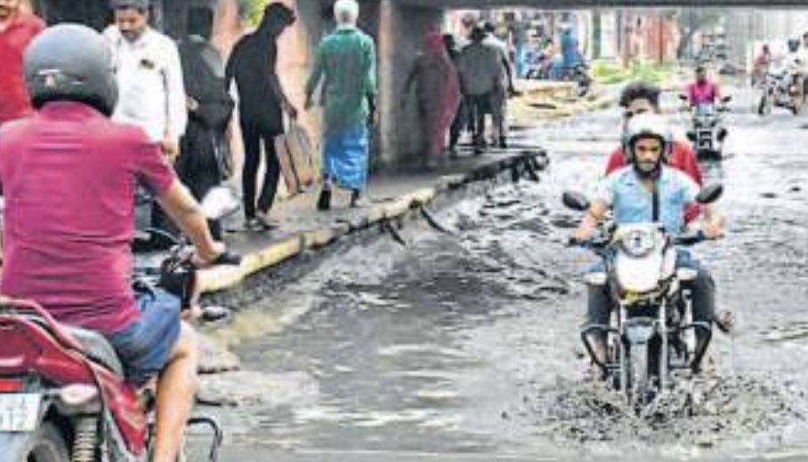 भागलपुर: भोलानाथ पुल के नीचे जलजमाव से लोग परेशान