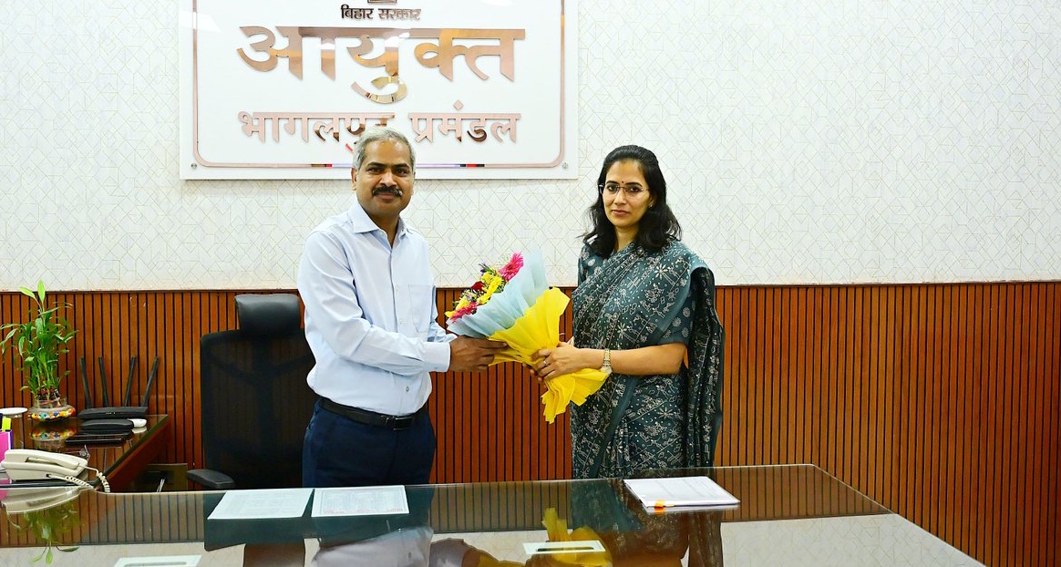 भागलपुर DM अलंक्रिता पांडेय ने कमिश्नर और IG से की मुलाकात