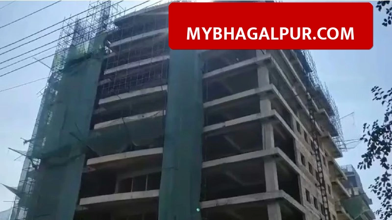 Noida में बड़ा हादसा, 8वीं मंजिल से गिरने से बिहार के मजदूर की मौत, ठेकेदार और सुपरवाइजर गिरफ्तार