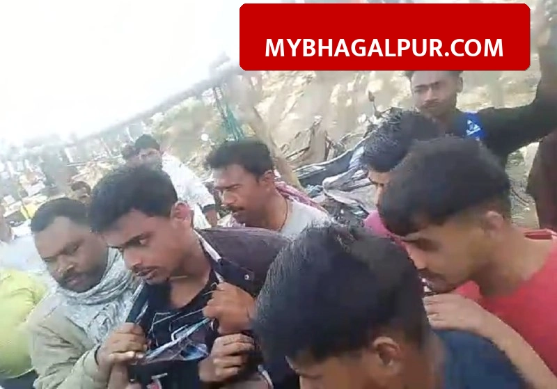 गोपालगंज में 2.5 लाख की लूट कर भाग रहा ‘कोढ़ा गैंग’ का अपराधी चढ़ा पब्लिक के हत्थे, झाड़ी से पिस्टल भी बरामद