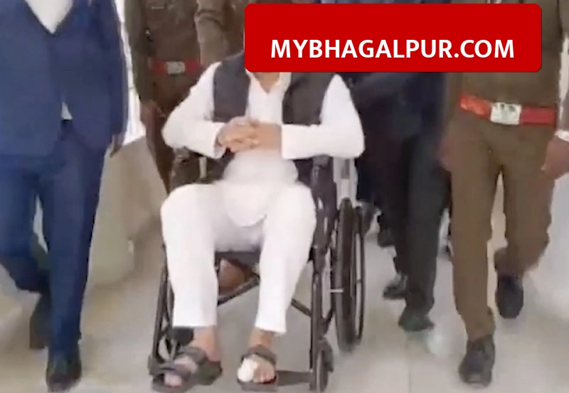 Bihar Vidhan Sabha में व्हीलचेयर पर पहुंचे Tejashwi Yadav, पैर में चोट के बावजूद बजट सत्र में हुए शामिल