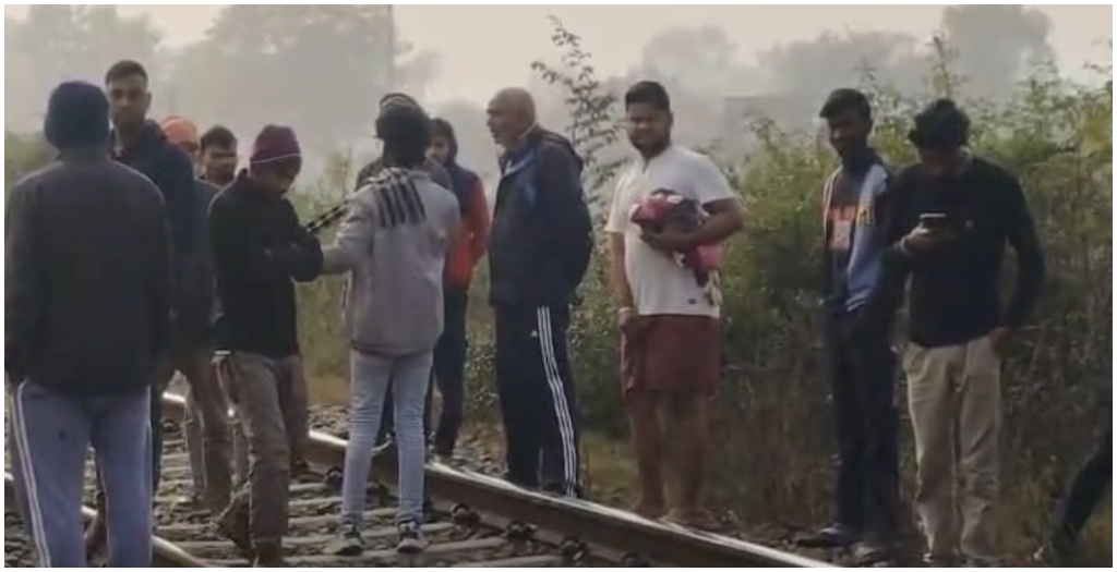 जमुई में घने कोहरे के बीच ट्रेन से टकराकर दो लोगों की मौत, स्थानीय लोगों में दहशत
