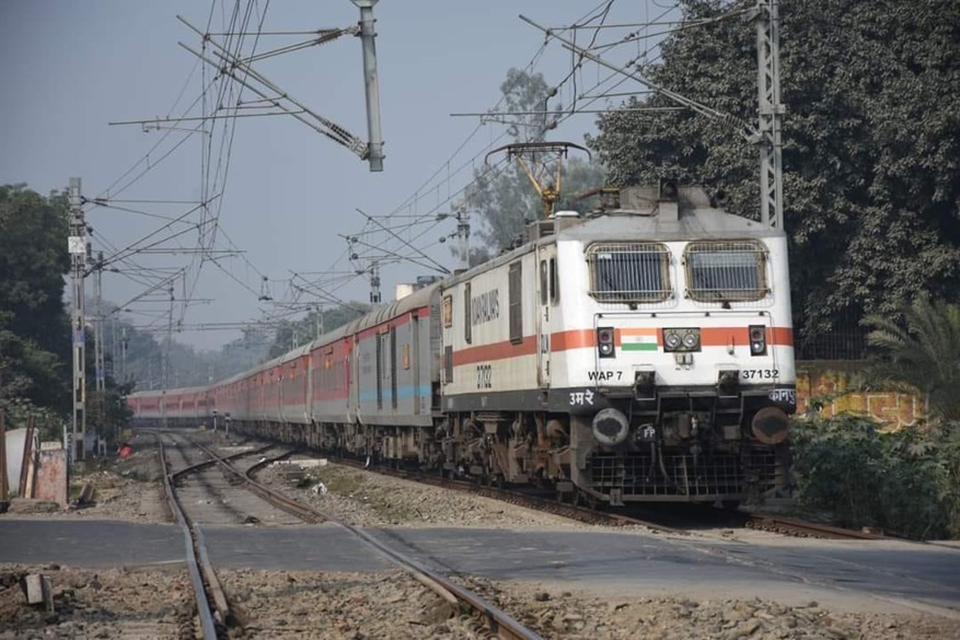 पूर्वोत्तर रेलवे ने यात्रियों की मांग को देखते हुए कटिहार से विशेष ट्रेनों का संचालन शुरू किया।