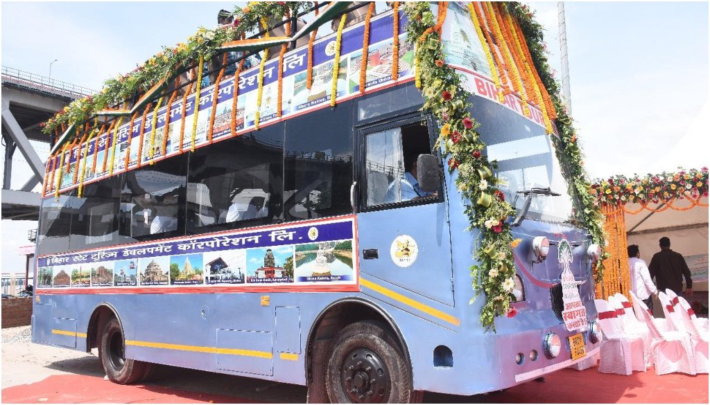 पटना में डबल-डेकर बस सेवा से 2,245 से अधिक यात्रियों ने किया गंगा पथ पर सफर, बढ़ी लोकप्रियता