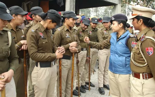 पुलिस अधिकारियों की गिरफ्तारी से भागलपुर में सनसनी, जानें कारण