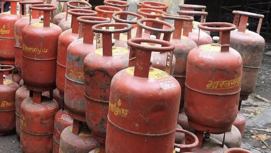 घर बैठे ऑनलाइन आधार से LPG गैस कनेक्शन लिंक करें, सब्सिडी का पैसा आएगा बैंक में हर महीने