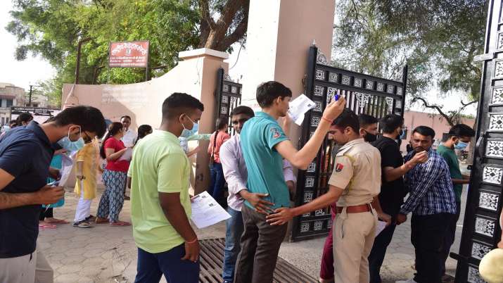 BPSC परीक्षा केंद्र पर हर हाल में पहुँचना होगा 11 बजे तक. उसके बाद आने वालों को ENTRY नही
