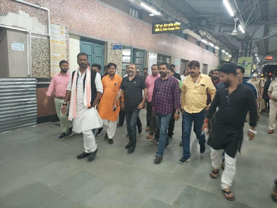 सांसद निशिकांत दुबे पर 4 अलग थानो में 5 केस दर्ज, अधिकारियों ने खुद किया केस दर्ज