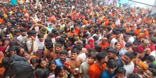 सावन की पहली सोमवारी: भागलपुर के शिवालयों में उमड़ा जनसैलाब, बूढ़ानाथ और अजगैबीनाथ मंदिर में गूंजा हर-हर महादेव