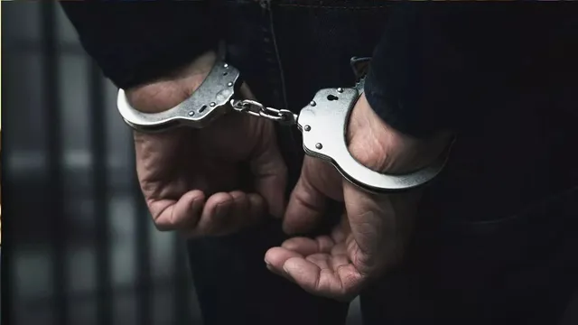 भागलपुर रेलवे कोर्ट में कुख्यात अपराधी एजाज उर्फ नाधा का सरेंडर
