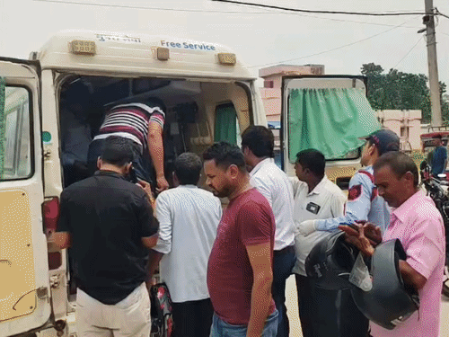 बड़ी खबर: सुलतानगंज में फोर-लेन पर स्कूटी अनियंत्रित होने से शिक्षक घायल