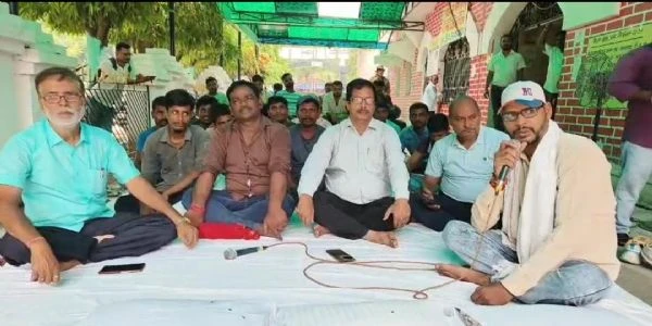 भागलपुर नगर निगम कर्मियों का फूटा गुस्सा, पार्षद पर लगाए गंभीर आरोप!