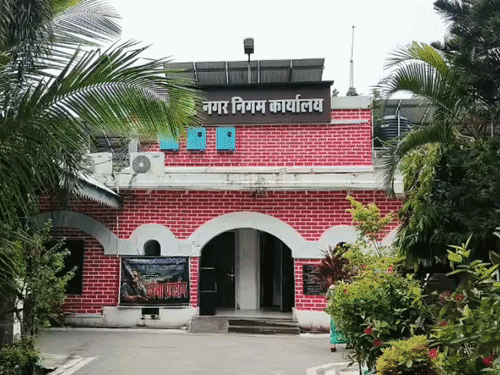 भागलपुर नगर निगम कर्मचारियों का बड़ा हंगामा, वार्ड 21 के पार्षद पर लगे गंभीर आरोप