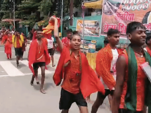 सुल्तानगंज में उमड़ी भारी भीड़, सावन के चौथे सोमवार पर बोल-बम से गूंजा इलाका