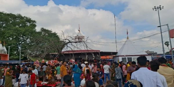 गोनू बाबा धाम में उमड़ी भक्तों की भारी भीड़, सावन की अंतिम सोमवारी पर हुआ जलाभिषेक