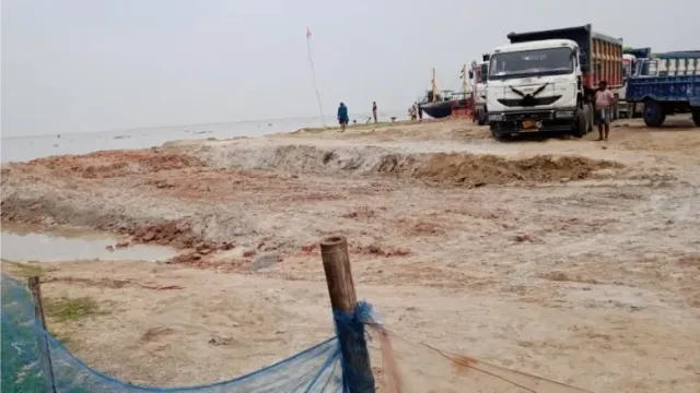 भागलपुर में बाढ़ का तांडव: तटबंध टूटने से मंत्री का घर डूबा, आवागमन ठप