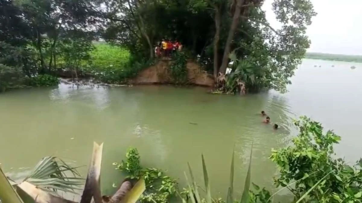 बिहार में बाढ़ का कहर: गंगा नदी का जलस्तर बढ़ने से भागलपुर और बेगूसराय में टूटे तटबंध
