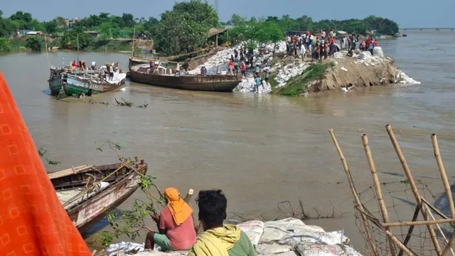 भागलपुर में बाढ़ का भयंकर कहर, गंगा खतरे के निशान से ऊपर