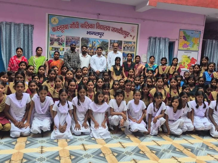 जगदीशपुर के कस्तूरबा स्कूल में शानदार छात्र सहायता शिविर आयोजित