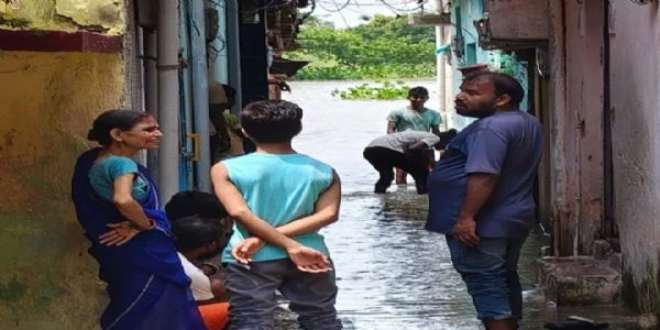 गंगा का पानी घरों में घुसा, देखिए कैसे मंडराया महामारी का बड़ा खतरा