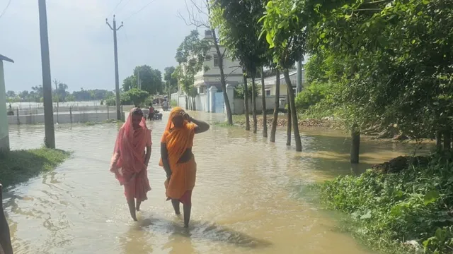 भागलपुर में गंगा का तांडव, रघुपुर में 30 मीटर बांध टूटा