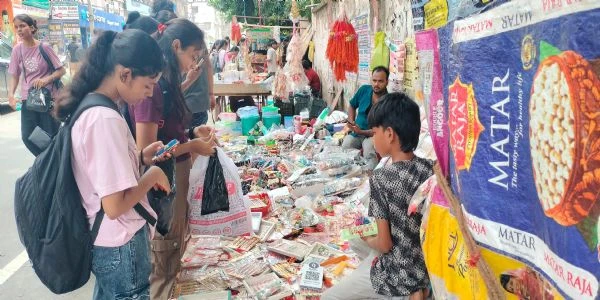 ऑनलाइन बाजार से भागलपुर के राखी दुकानदारों की रौनक हुई फीकी