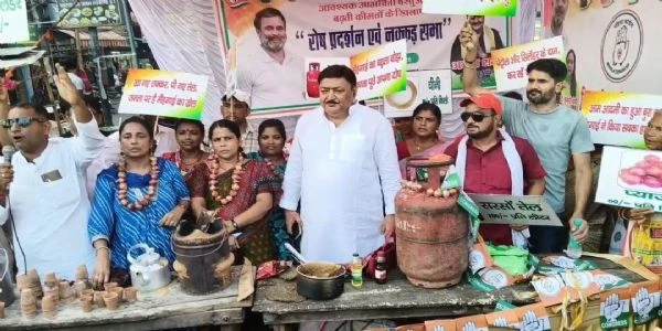 महंगाई के खिलाफ महिला कांग्रेस का फूटा गुस्सा, स्टेशन चौक पर सरकार को घेरा