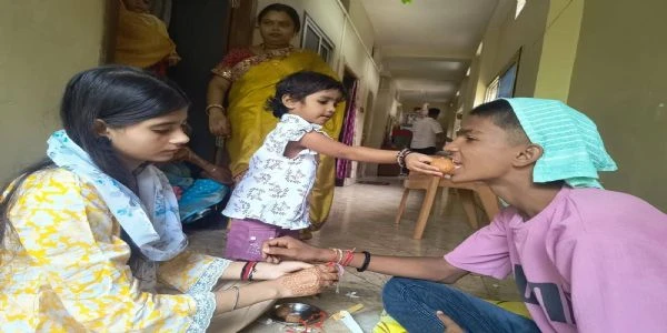 भागलपुर में धूमधाम से मनाया गया रक्षाबंधन, बहनों ने बांधी राखी