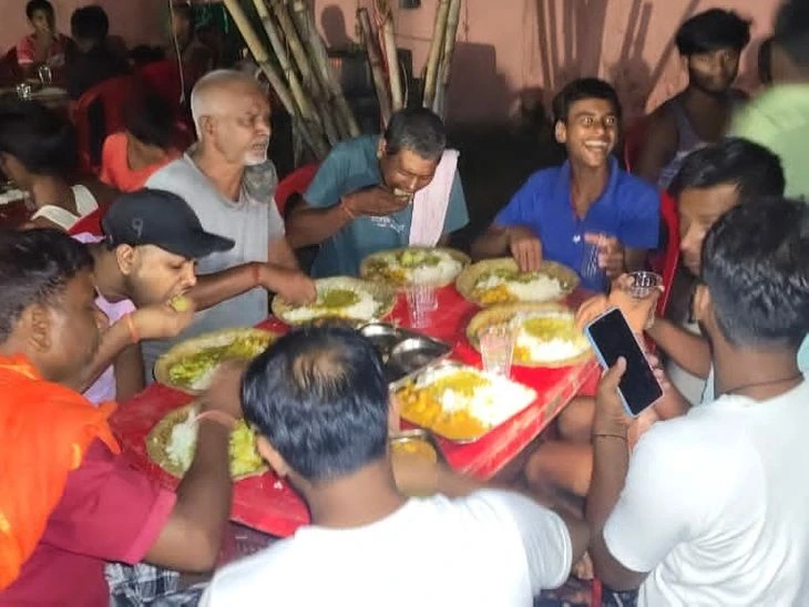 राघोपुर और खरीक में बाढ़ राहत कार्यों की समीक्षा, डीएम अलंकृत पांडेय ने दिए निर्देश