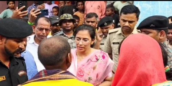 भागलपुर नौका हादसा: लापता भाई की राह देख रहीं दो बहनें