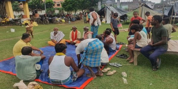 बाढ़ पीड़ितों की सेवा है सबसे बड़ा धर्म, आगे आएं लोग
