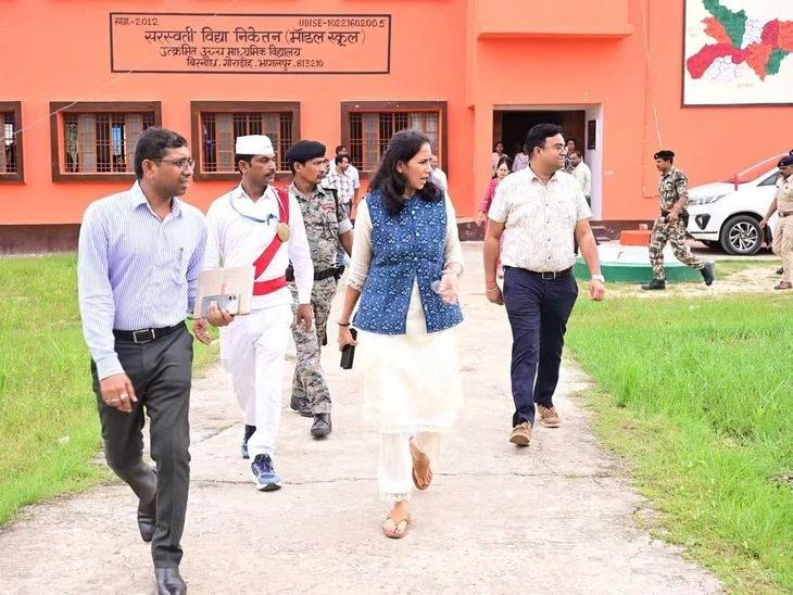 भागलपुर डीएम अलंकृत पांडेय ने स्कूलों का किया औचक निरीक्षण, दिए सुधार के निर्देश
