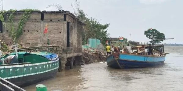 सबौर के इंग्लिश गाँव में गंगा का तांडव, रात भर में समाए आधा दर्जन आशियाने