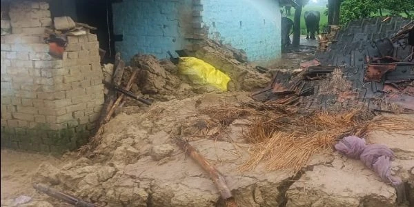 गोराडीह में बारिश का कहर: गिरी मिट्टी की दीवार, मलबे में दबकर बच्ची की मौत