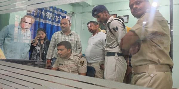 भागलपुर में रिटायर्ड रेलकर्मी से हथियार के बल पर पचास हजार रुपये की छिनतई