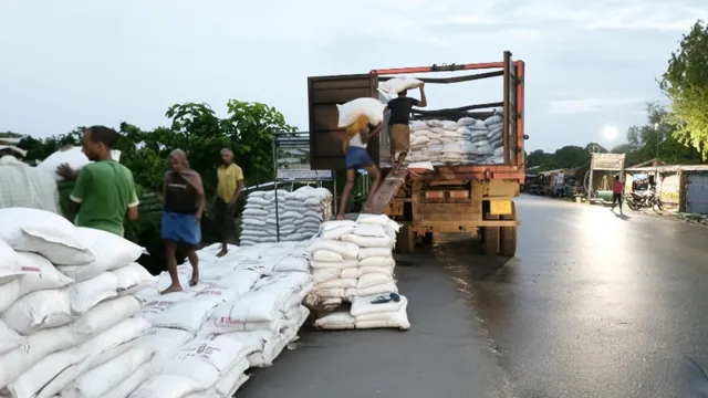 भागलपुर में गंगा कटाव रोकने के लिए खगड़िया से भेजे गए डेढ़ लाख बोरे