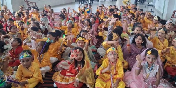 भागलपुर के विद्यालय में धूमधाम से मनाया गया श्रीकृष्ण जन्माष्टमी का पर्व