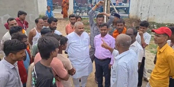 भागलपुर: बाढ़ पीड़ितों के लिए मसीहा बने विधायक रोहित पांडे, राहत शिविर का किया औचक निरीक्षण