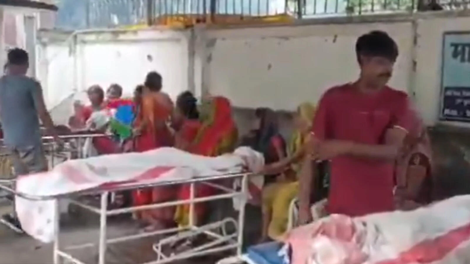 भागलपुर में दर्दनाक सड़क हादसा, तेज रफ्तार बस और बाइक की टक्कर में तीन युवकों की मौत