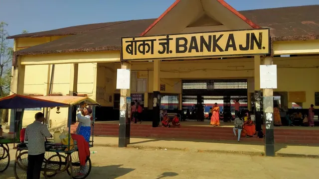 भागलपुर-बांका रेल खंड पर बड़ी कार्रवाई: 242 यात्री बिना टिकट पकड़े गए