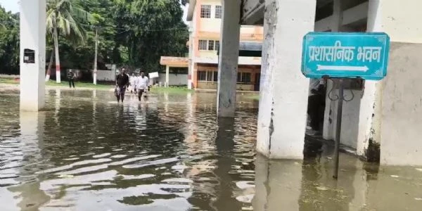 गंगा का कहर! TMBU परिसर डूबा, हॉस्टल खाली और पढ़ाई ठप