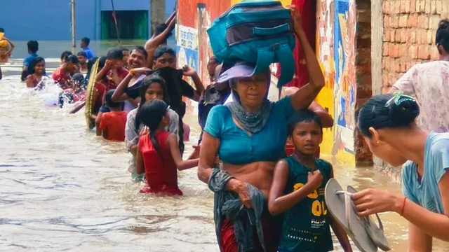 भागलपुर में गंगा का पानी खतरे के निशान से ऊपर, बाढ़ से जनजीवन अस्त-व्यस्त