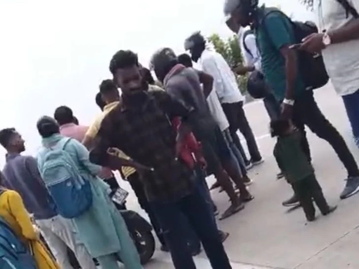 भागलपुर में बड़ा हादसा! बाइक के पहिए में फंसी साड़ी, बुरी तरह घायल हुई महिला