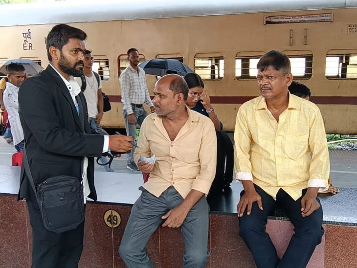 जमालपुर-भागलपुर रेलखंड पर पकड़ाए 139 बिना टिकट यात्री, वसूला जुर्माना