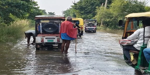 गोराडीह में बाढ़ का बड़ा खतरा, दो दर्जन गांव डूबे और सड़क पर पानी!