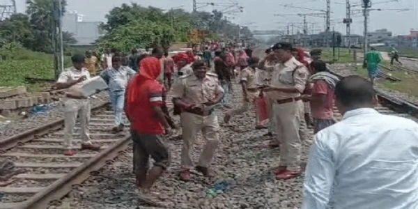 अकबरनगर में बड़ा ट्रेन हादसा, पटरी पार कर रहे पति-पत्नी और बेटी की मौत