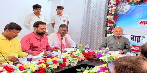 भागलपुर में बाढ़ राहत पर बड़ी बैठक, मंत्री और सांसद ने दिए सख्त निर्देश