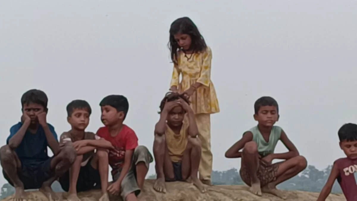 कोसी नदी की बाढ़ से भागलपुर में दस हजार लोग फंसे, नाव न मिलने से महिला की मौत
