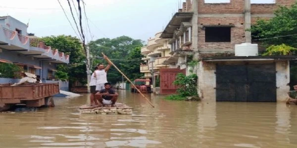 भागलपुर में बाढ़ से हाहाकार, 8.5 लाख लोग प्रभावित और दो वक्त की रोटी के लिए संघर्ष