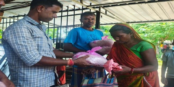 भागलपुर में बाढ़ पीड़ितों की मदद, 800 से अधिक परिवारों को मिला सूखा राशन